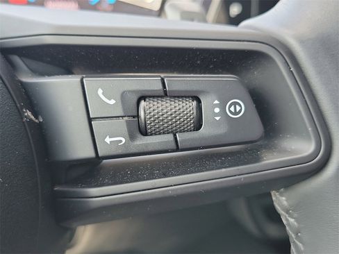 Used 2025 Porsche Cayenne image 38