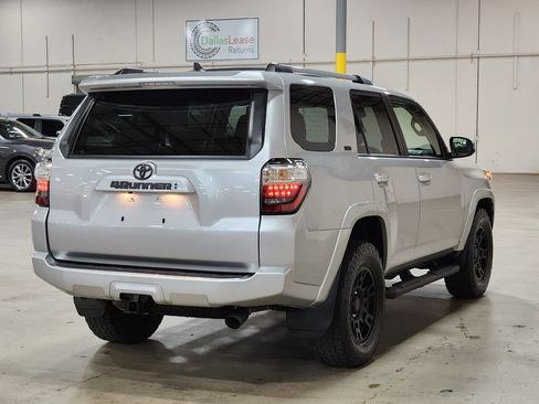 Used 2022 Toyota 4Runner SR5 Premium image 8