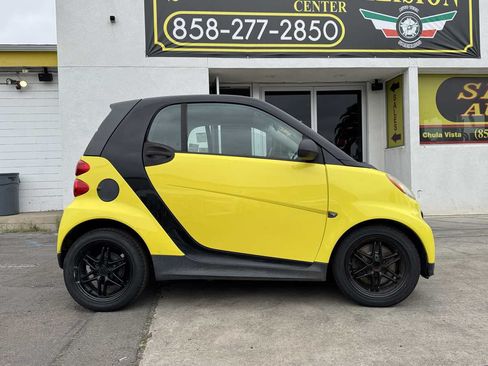 Used 2013 smart fortwo pure RWD image 8