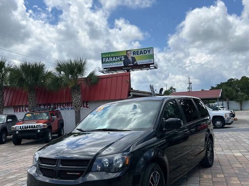 Used 2015 Dodge Grand Caravan SE image 7