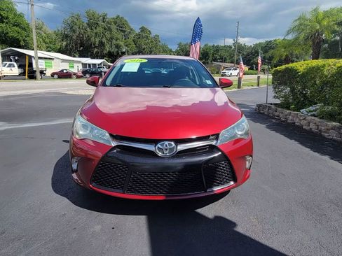 Used 2016 Toyota Camry SE image 2
