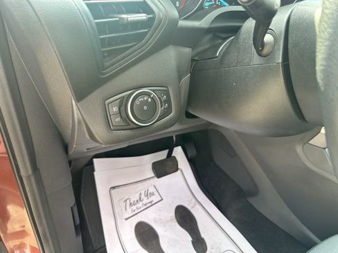 Used 2018 Ford Escape SE image 32