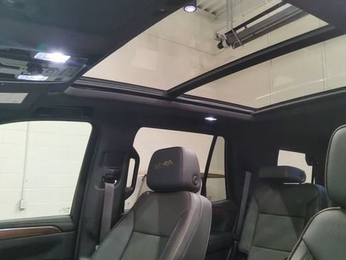 Used 2024 Chevrolet Tahoe High Country AWD/4WD image 16