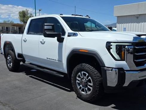 Used 2024 GMC Sierra 2500 SLE w/ SLE Convenience Package AWD/4WD image 3