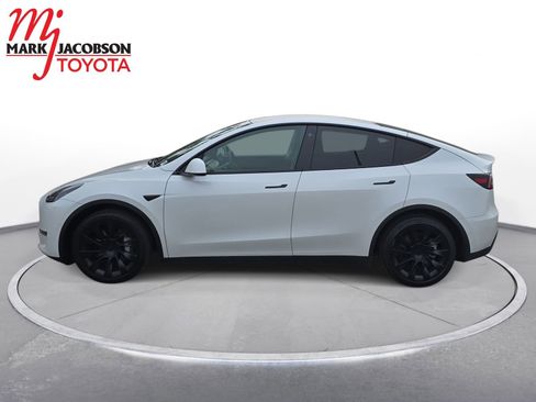 Used 2021 Tesla Model Y Long Range image 12