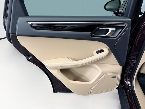 Certified 2026 Porsche Macan AWD/4WD image 27