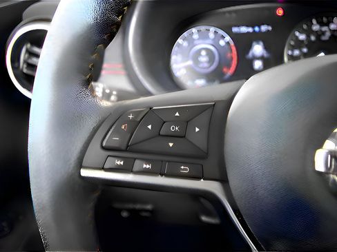 Used 2021 Nissan Kicks SR w/ SR Premium Package FWD image 18