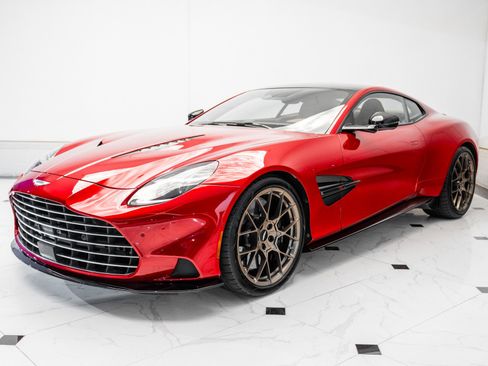 Used 2025 Aston Martin Vanquish image 44