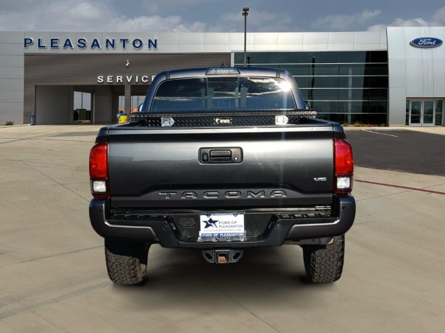 Used 2019 Toyota Tacoma TRD Off-Road w/ Technology Package AWD/4WD image 4