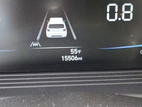 Used 2024 Hyundai Venue Limited image 19