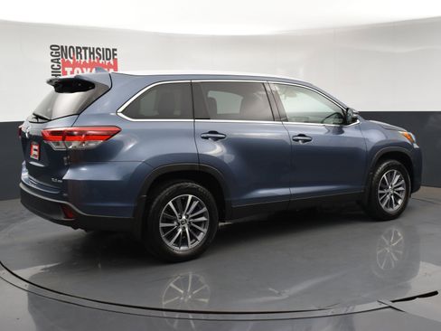 Used 2019 Toyota Highlander XLE image 4