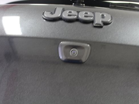 Used 2016 Jeep Cherokee Trailhawk w/ Comfort/Convenience Group image 31