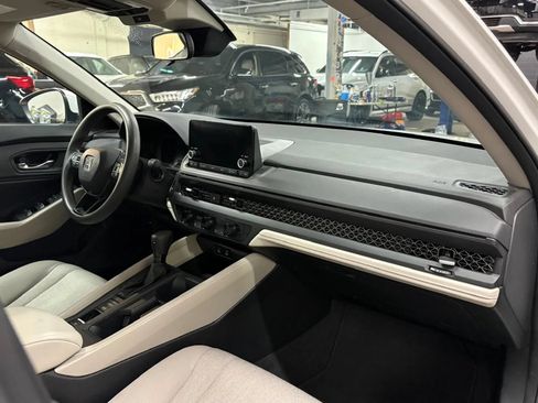 Used 2023 Honda Accord EX image 20