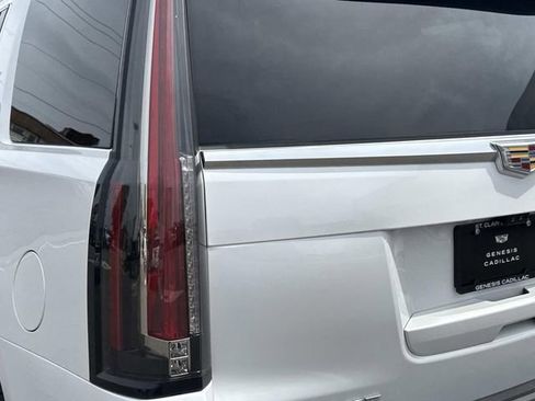 Used 2020 Cadillac Escalade Platinum AWD/4WD image 9