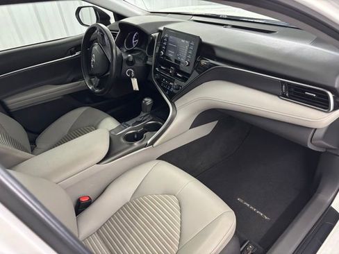 Used 2022 Toyota Camry SE image 25