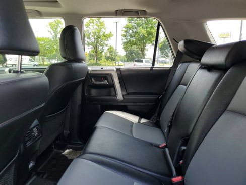 Used 2023 Toyota 4Runner SR5 Premium w/ Moonroof Package RWD image 11