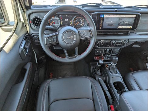 Used 2024 Jeep Gladiator Rubicon w/ Convenience Group AWD/4WD image 8