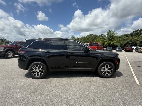 New 2025 Jeep Grand Cherokee Limited w/ Luxury Tech Group II image 2