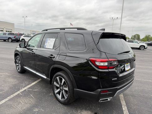Used 2024 Honda Pilot Touring image 4