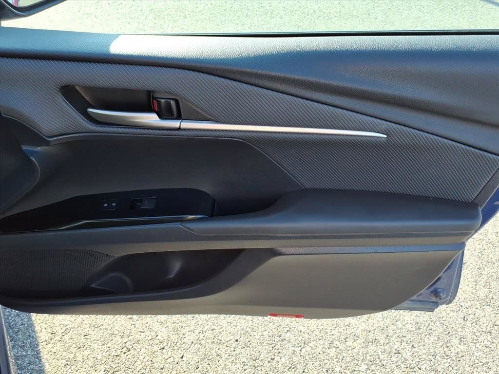 Used 2025 Toyota Camry SE FWD image 16