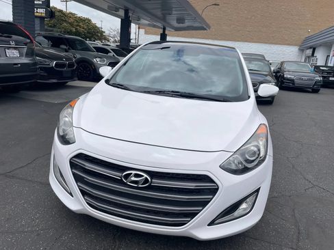 Used 2016 Hyundai Elantra GT w/ Option Group 03 FWD image 6