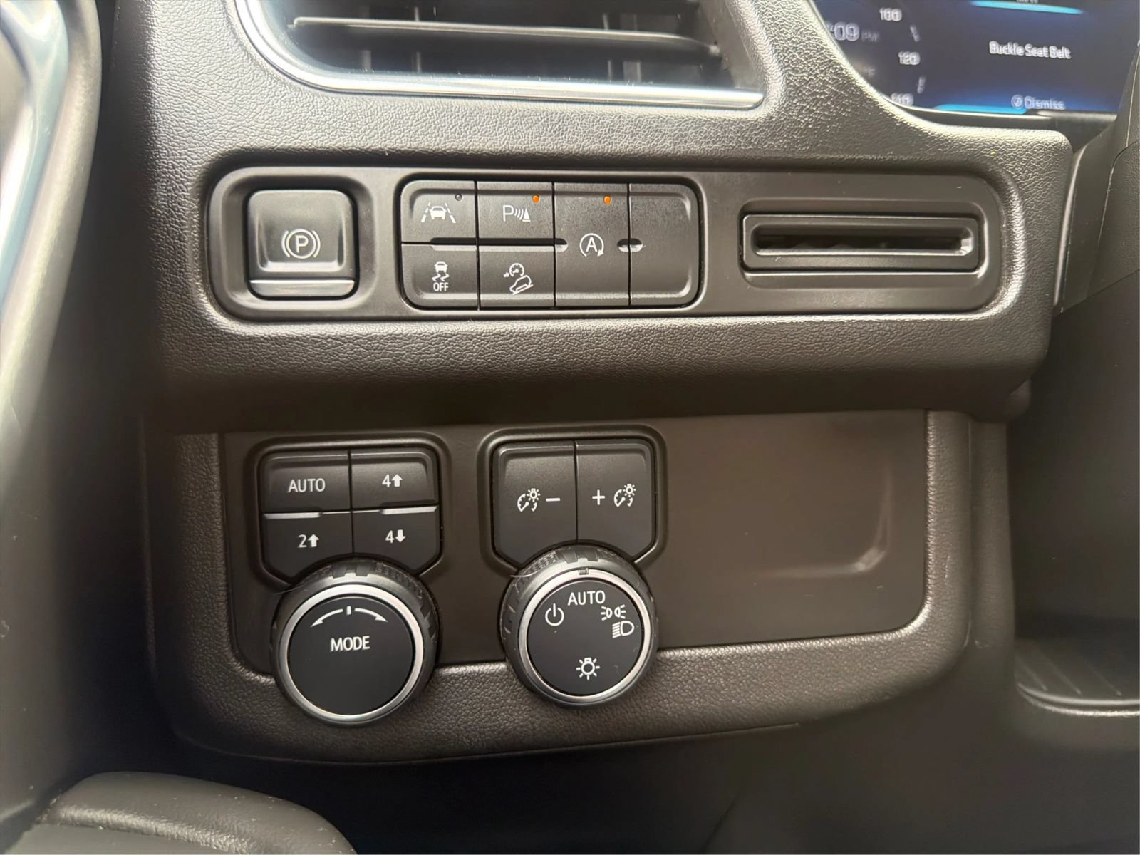 Used 2023 Chevrolet Suburban Premier AWD/4WD image 18