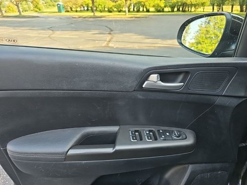 Used 2020 Kia Sportage LX AWD/4WD image 17