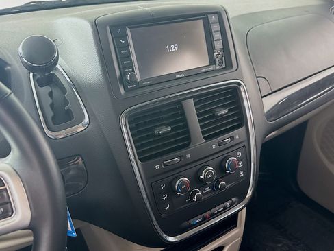 Used 2017 Dodge Grand Caravan SE w/ Power Window Group FWD image 15