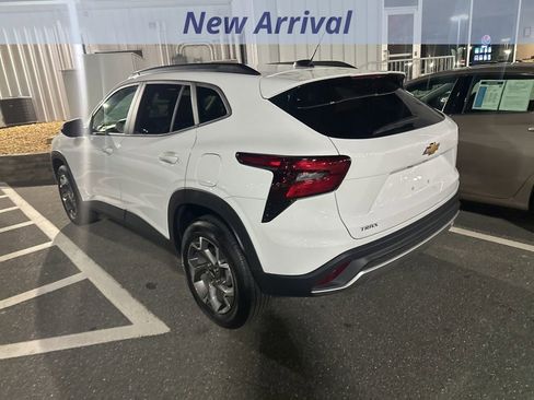 Certified 2025 Chevrolet Trax LT w/ LT Convenience Package image 4