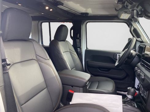 New 2026 Jeep Wrangler Unlimited Sahara AWD/4WD image 12