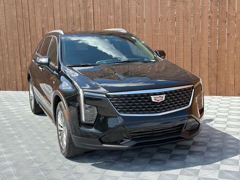 Used 2025 Cadillac XT4 Premium Luxury FWD image 14
