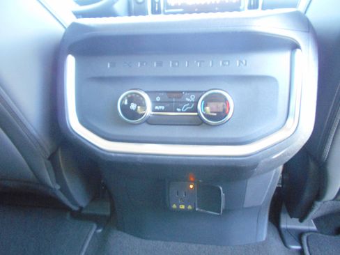 Used 2025 Ford Expedition Active AWD/4WD image 13