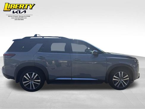 Used 2022 Nissan Pathfinder Platinum w/ Cargo Package AWD/4WD image 8