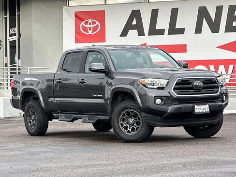 Used 2018 Toyota Tacoma SR5 image 8