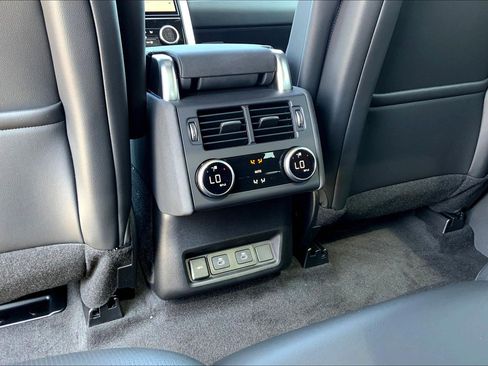 New 2025 Land Rover Discovery Dynamic SE image 20