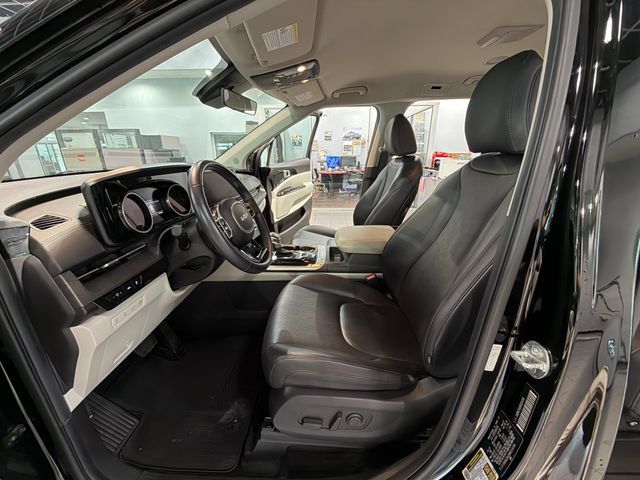 Used 2024 Kia Carnival EX FWD image 11