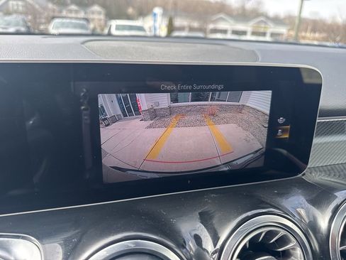 Used 2021 Mercedes-Benz GLB 250 4MATIC w/ AMG Line image 27