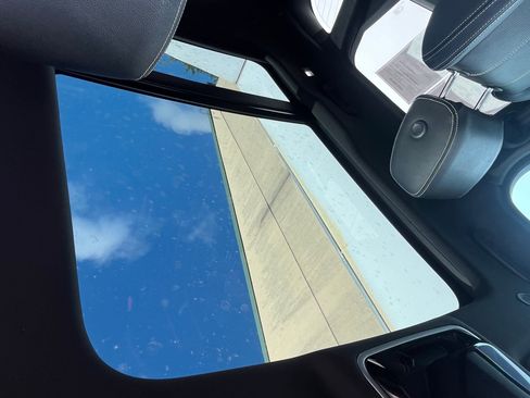 Used 2022 Land Rover Range Rover Velar R-Dynamic S image 14