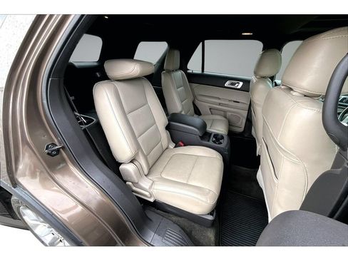 Used 2015 Ford Explorer XLT w/ Equipment Group 202A AWD/4WD image 41