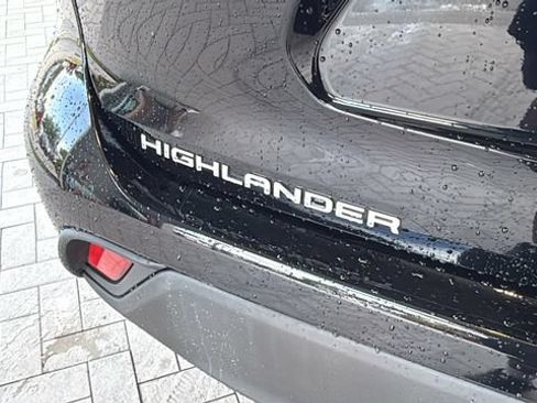 Certified 2021 Toyota Highlander XLE FWD image 7