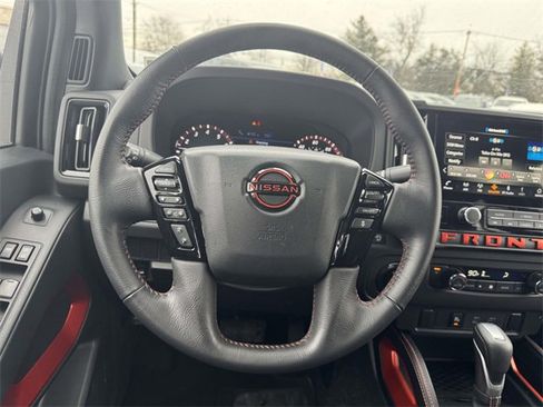Used 2025 Nissan Frontier PRO-4X image 13