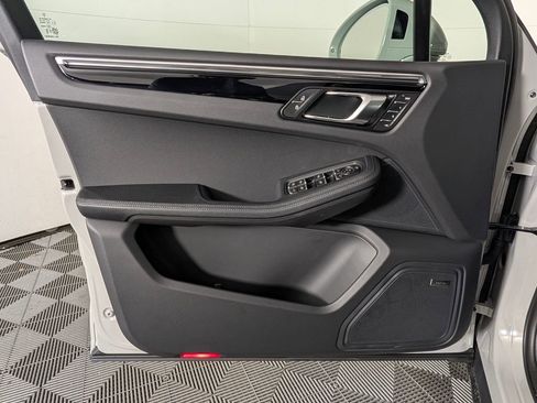 New 2026 Porsche Macan image 25