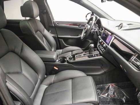 Certified 2026 Porsche Macan AWD/4WD image 20