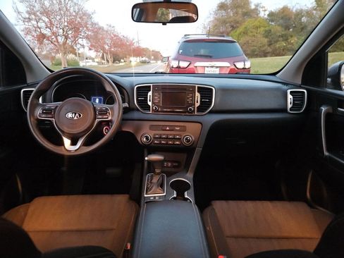 Used 2019 Kia Sportage LX image 18