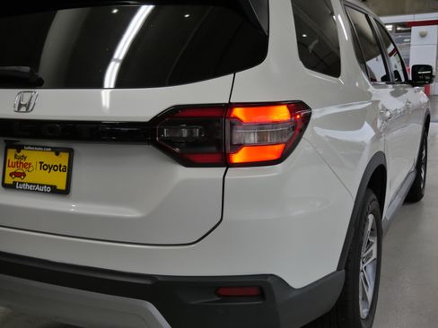 Used 2024 Honda Pilot EX-L image 17