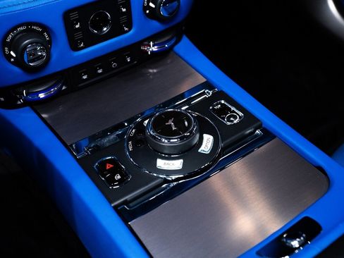 Used 2018 Rolls-Royce Dawn image 11