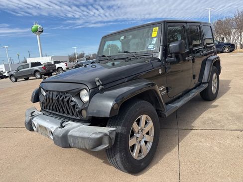 Used 2015 Jeep Wrangler Unlimited Sahara w/ Connectivity Group image 3