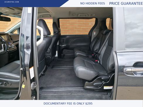 Used 2017 Toyota Sienna SE Premium image 20