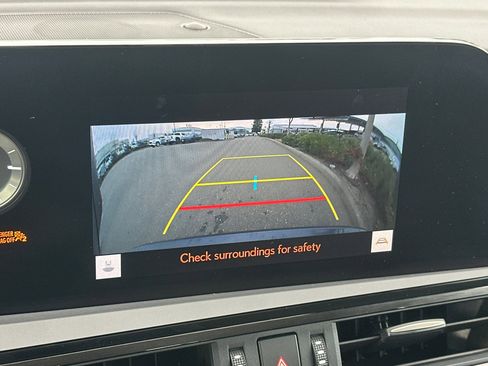 Used 2023 Lexus ES 300h w/ Premium Package image 18