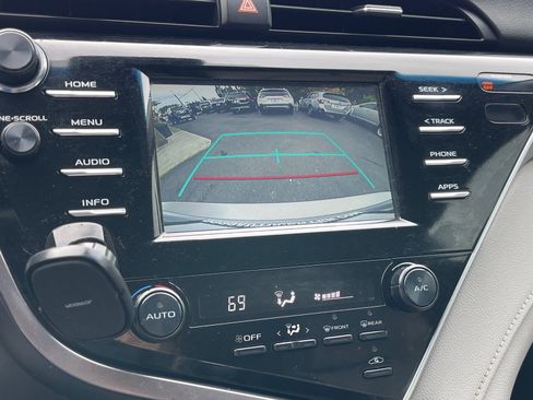 Used 2018 Toyota Camry SE image 28